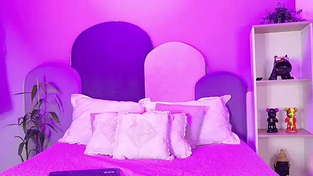 SophieGomez22 online show from 04/17/26, 11:46