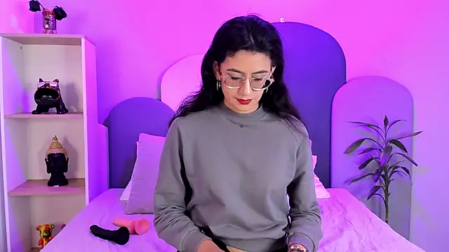 Snapshot of SophieGomez22 chatting on 10/26/25, 11:21 SophieGomez22 online show from 10/26/25, 11:21