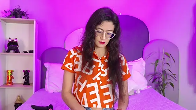 SophieGomez22 online show from 04/15/26, 11:38