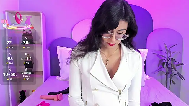 Snapshot of SophieGomez22 chatting on 11/12/25, 11:36 SophieGomez22 online show from 11/12/25, 11:36