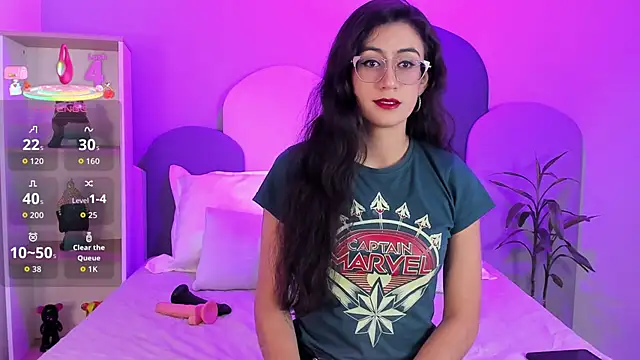 Snapshot of SophieGomez22 chatting on 11/05/25, 11:35 SophieGomez22 online show from 11/05/25, 11:35