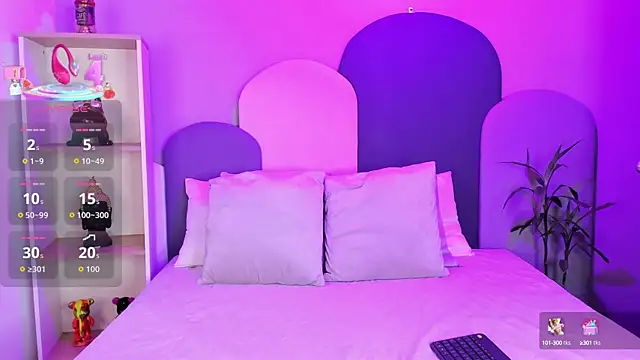 Snapshot of SophieGomez22 chatting on 10/03/25, 12:17 SophieGomez22 online show from 10/03/25, 12:17