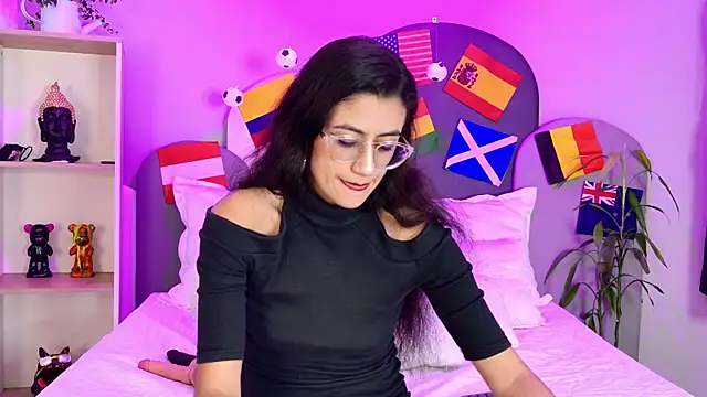 Snapshot of SophieGomez22 chatting on 07/12/26, 11:22 SophieGomez22 online show from 07/12/26, 11:22