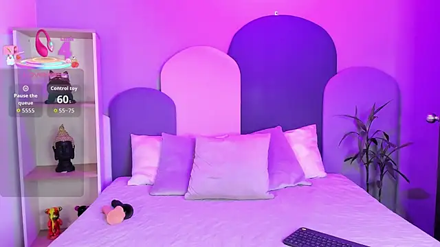 Snapshot of SophieGomez22 chatting on 10/01/25, 11:25 SophieGomez22 online show from 10/01/25, 11:25