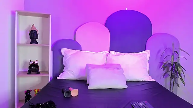 Snapshot of SophieGomez22 chatting on 02/16/26, 11:42 SophieGomez22 online show from 02/16/26, 11:42