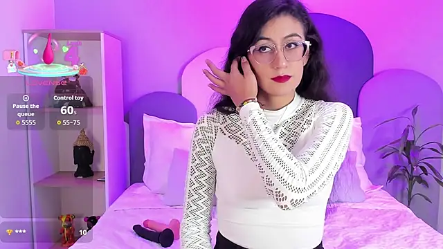 Snapshot of SophieGomez22 chatting on 12/14/25, 11:27 SophieGomez22 online show from 12/14/25, 11:27