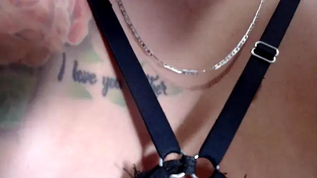 Snapshot of SOPHIA_SQUIRTPUSSY chatting on 04/25/26, 03:20 SOPHIA SQUIRTPUSSY online show from 04/25/26, 03:20