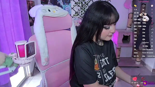 Snapshot of MaddyFooxx chatting on 04/29/26, 10:27 MaddyFooxx online show from 04/29/26, 10:27