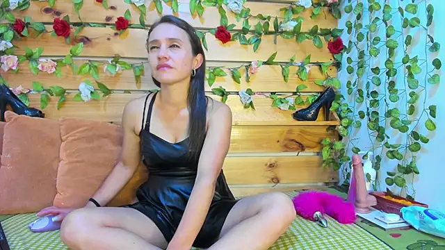 Snapshot of daniela_casallas_ chatting on 10/07/25, 11:11 daniela casallas online show from 10/07/25, 11:11