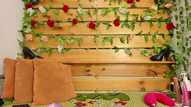 daniela casallas  online show from 12/19/25, 11:23