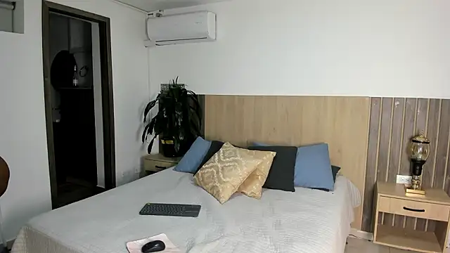 rebeca cortez  online show from 02/20/26, 07:49