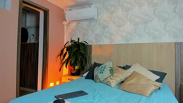 rebeca cortez  online show from 03/25/26, 07:35