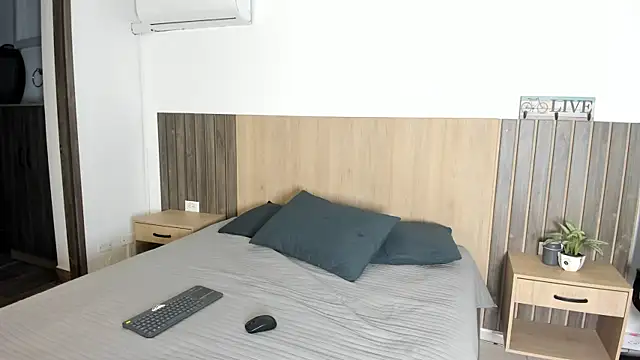 rebeca cortez  online show from 10/30/25, 08:28