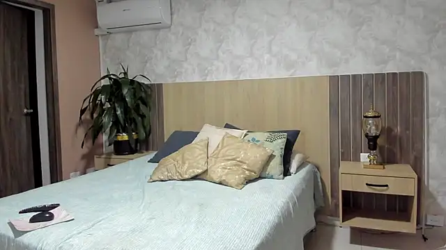 rebeca cortez  online show from 04/10/26, 07:43