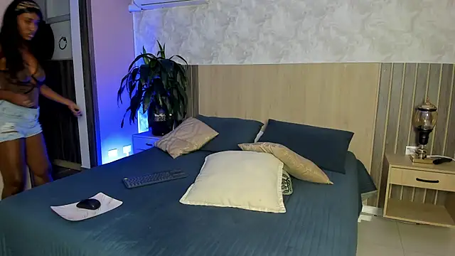 rebeca cortez  online show from 04/15/26, 07:40