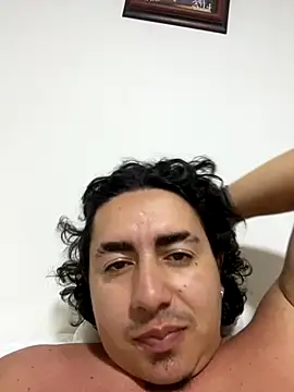 Snapshot of DanielGomez9 chatting on 10/14/25, 02:45 DanielGomez9 online show from 10/14/25, 02:45