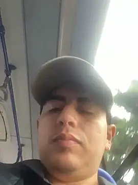 Snapshot of DanielGomez9 chatting on 02/06/25, 10:10 DanielGomez9 online show from 02/06/25, 10:10