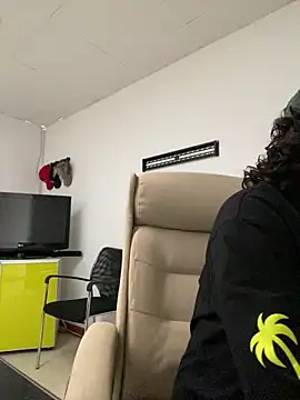 DanielGomez9 online show from 04/08/26, 04:52