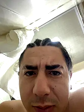 Snapshot of DanielGomez9 chatting on 09/18/25, 01:03 DanielGomez9 online show from 09/18/25, 01:03