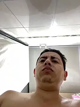 Snapshot of DanielGomez9 chatting on 02/28/25, 12:31 DanielGomez9 online show from 02/28/25, 12:31