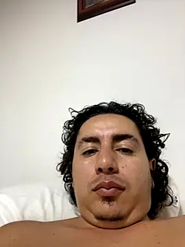 Snapshot of DanielGomez9 chatting on 11/03/25, 02:28 DanielGomez9 online show from 11/03/25, 02:28