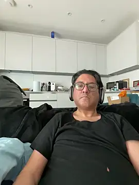 Robin007 online show from 03/12/25, 11:21