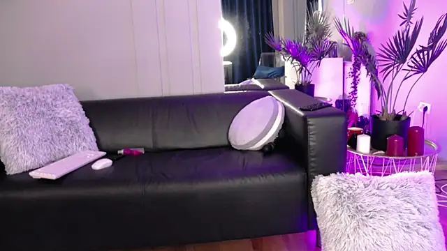 Snapshot of RosaCatalleya chatting on 06/19/26, 04:18 RosaCatalleya online show from 06/19/26, 04:18