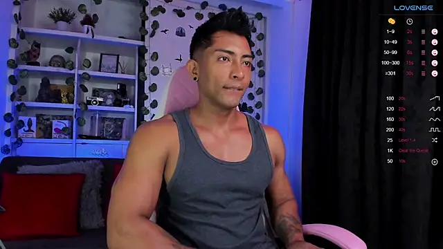 Snapshot of Couple_muscle1 chatting on 01/16/25, 01:58 Couple muscle1 online show from 01/16/25, 01:58