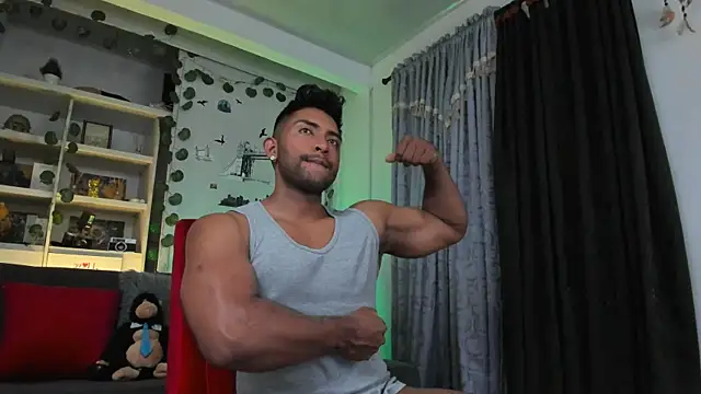 Snapshot of Couple_muscle1 chatting on 10/07/25, 10:00 Couple muscle1 online show from 10/07/25, 10:00