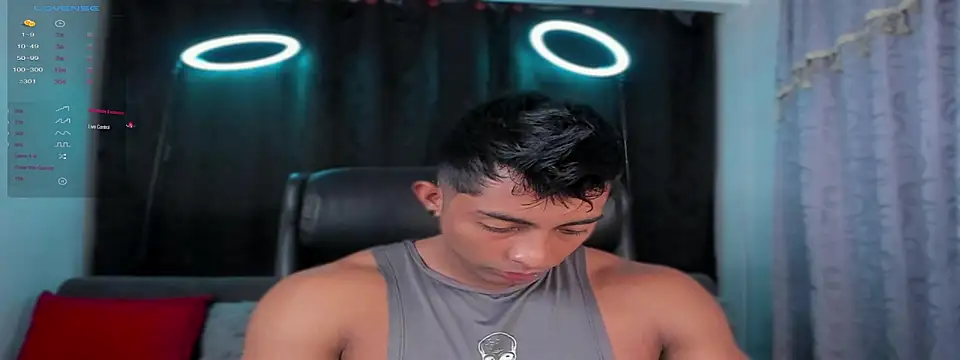 Snapshot of Couple_muscle1 chatting on 02/10/25, 02:59 Couple muscle1 online show from 02/10/25, 02:59