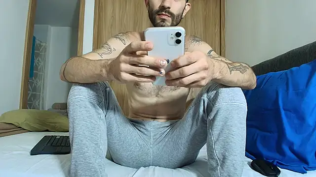 Snapshot of ALEJANDRO_BIGCOCK chatting on 05/16/26, 05:01 ALEJANDRO BIGCOCK online show from 05/16/26, 05:01