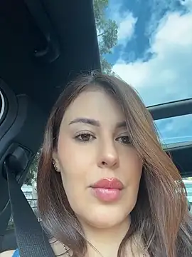 Snapshot of Eva_Gonzalez chatting on 04/18/26, 01:46 Eva Gonzalez online show from 04/18/26, 01:46