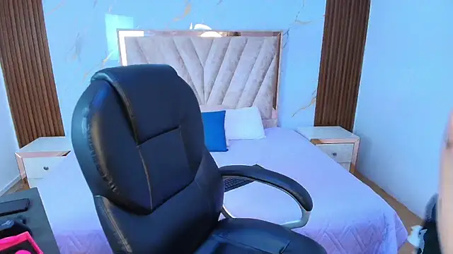 Snapshot of Annie_mone chatting on 10/02/25, 08:45 Annie mone online show from 10/02/25, 08:45