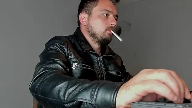 Snapshot of Master_Mark_Wayne chatting on 10/21/25, 05:23 Master Mark Wayne online show from 10/21/25, 05:23