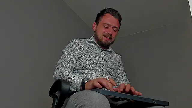 Snapshot of Master_Mark_Wayne chatting on 11/04/25, 12:14 Master Mark Wayne online show from 11/04/25, 12:14