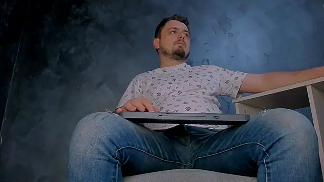 Snapshot of Master_Mark_Wayne chatting on 04/01/26, 04:59 Master Mark Wayne online show from 04/01/26, 04:59