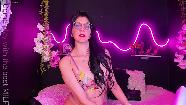 Snapshot of caro_lyne_ chatting on 02/24/25, 01:53 caro lyne online show from 02/24/25, 01:53