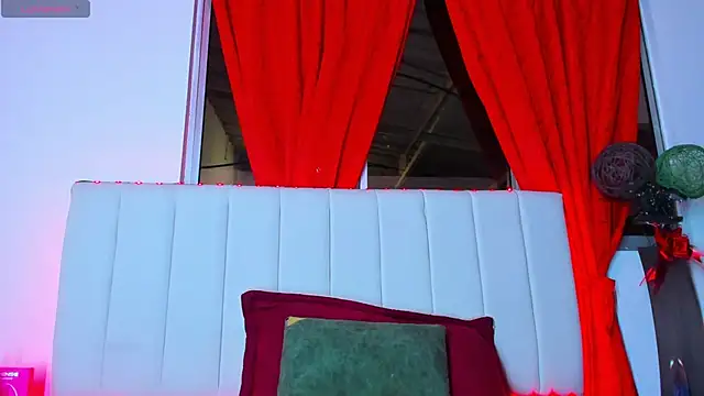 Snapshot of caro_lyne_ chatting on 01/16/26, 02:04 caro lyne online show from 01/16/26, 02:04