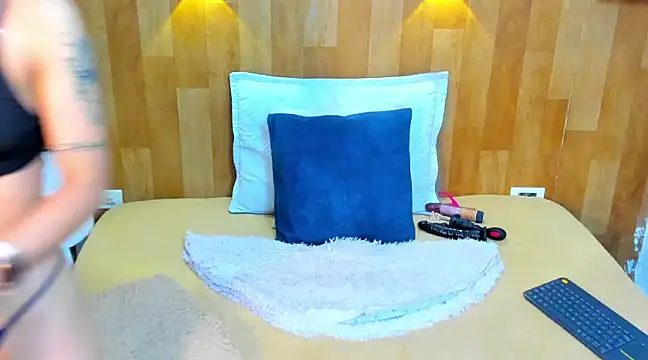 marianaa90 online show from 02/25/25, 03:31