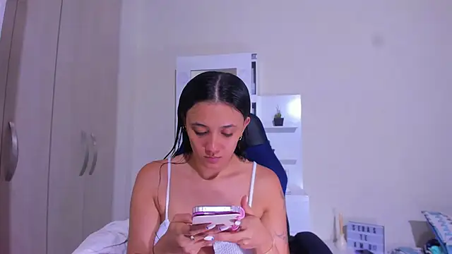 Snapshot of anny_vittar chatting on 03/04/25, 10:49 anny vittar online show from 03/04/25, 10:49