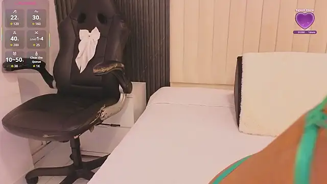 Madiee Rhea online show from 03/17/26, 07:39