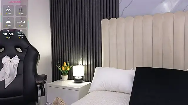 Madiee Rhea online show from 04/07/26, 07:37