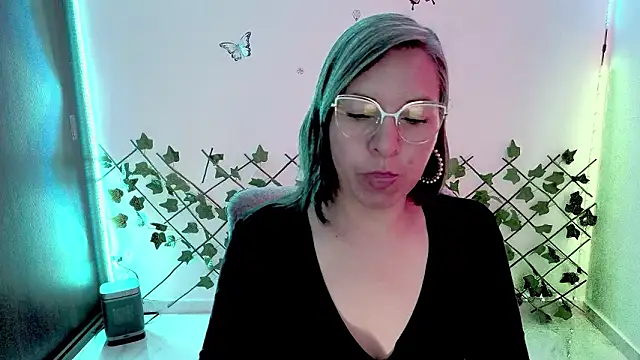 Lady breaks hearts online show from 02/16/26, 01:10