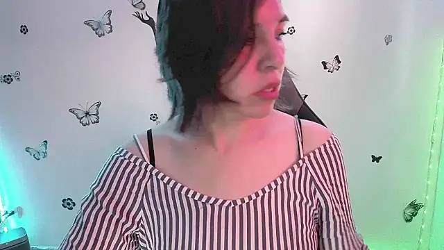 Lady breaks hearts online show from 03/11/26, 12:43