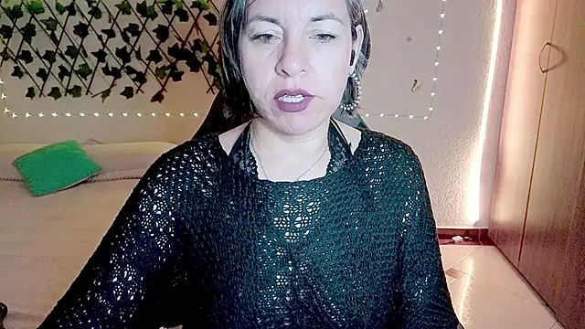 Snapshot of Lady_breaks_hearts chatting on 12/18/25, 11:14 Lady breaks hearts online show from 12/18/25, 11:14