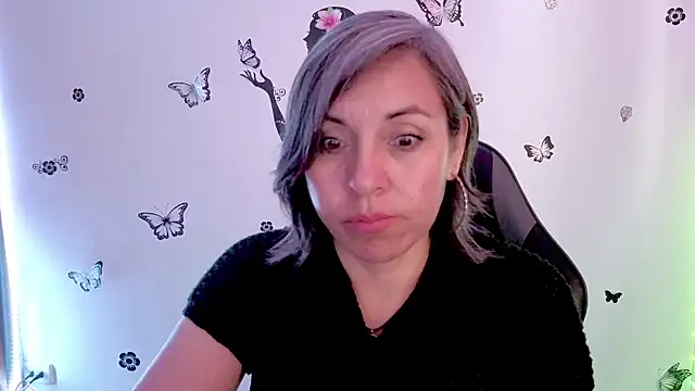 Lady breaks hearts online show from 04/16/26, 01:12