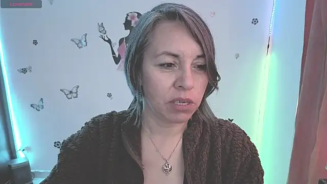 Snapshot of Lady_breaks_hearts chatting on 07/16/26, 01:08 Lady breaks hearts online show from 07/16/26, 01:08