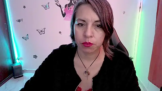 Snapshot of Lady_breaks_hearts chatting on 07/15/26, 01:40 Lady breaks hearts online show from 07/15/26, 01:40