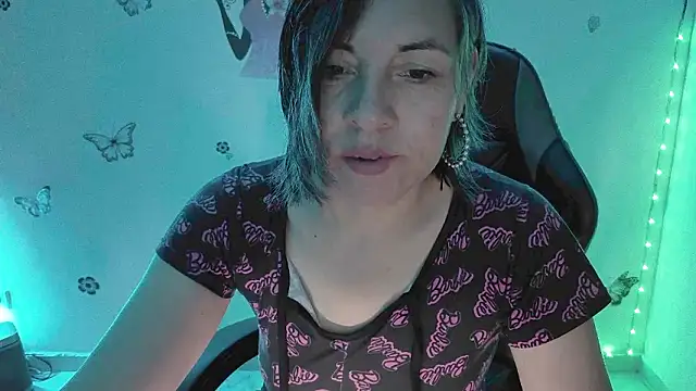 Lady breaks hearts online show from 03/15/26, 10:22