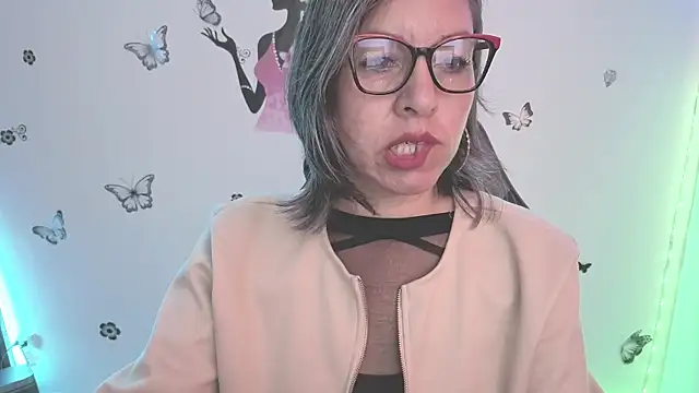 Snapshot of Lady_breaks_hearts chatting on 06/10/26, 01:12 Lady breaks hearts online show from 06/10/26, 01:12